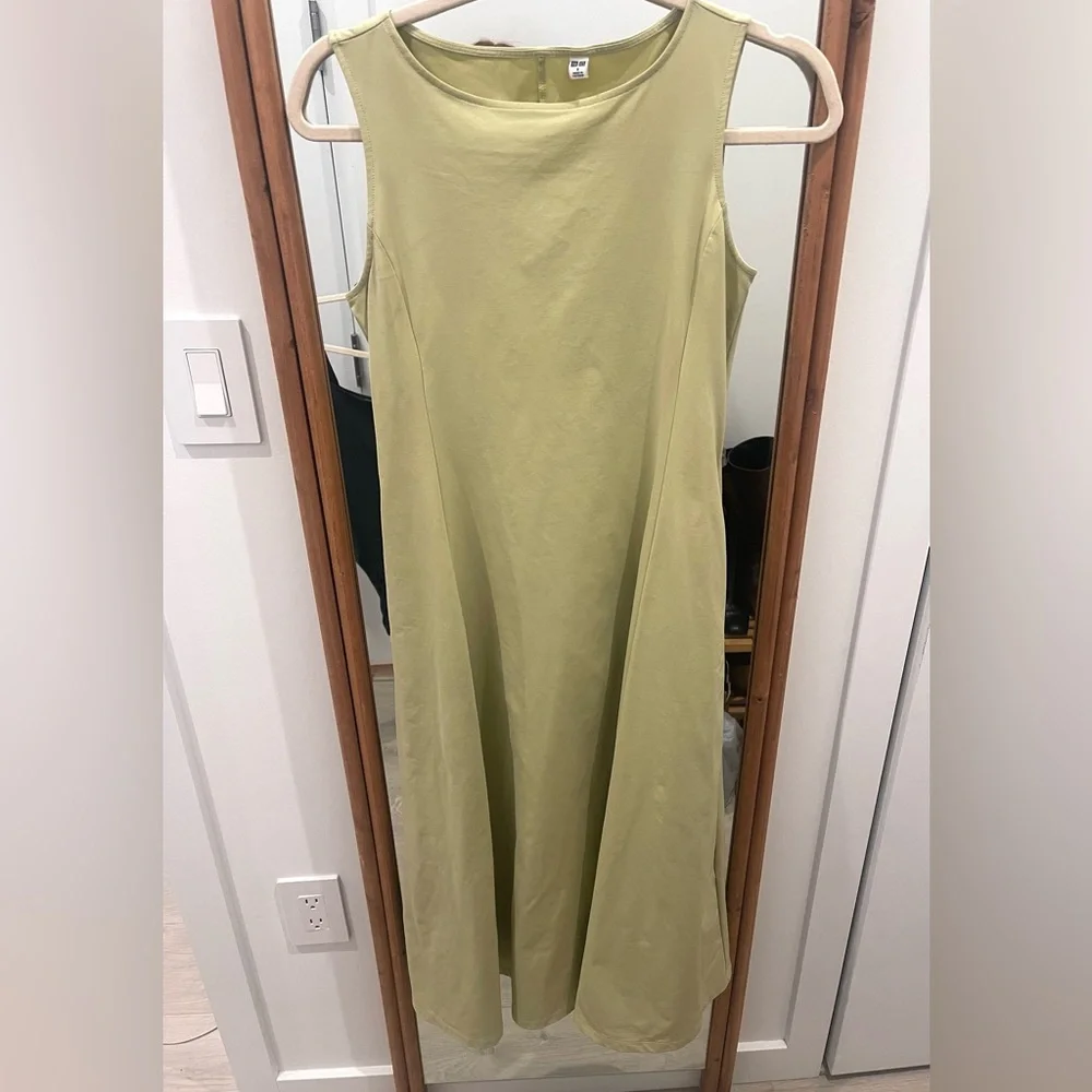 Uniqlo AIRism Dress with Pockets - Picture 4 of 4
